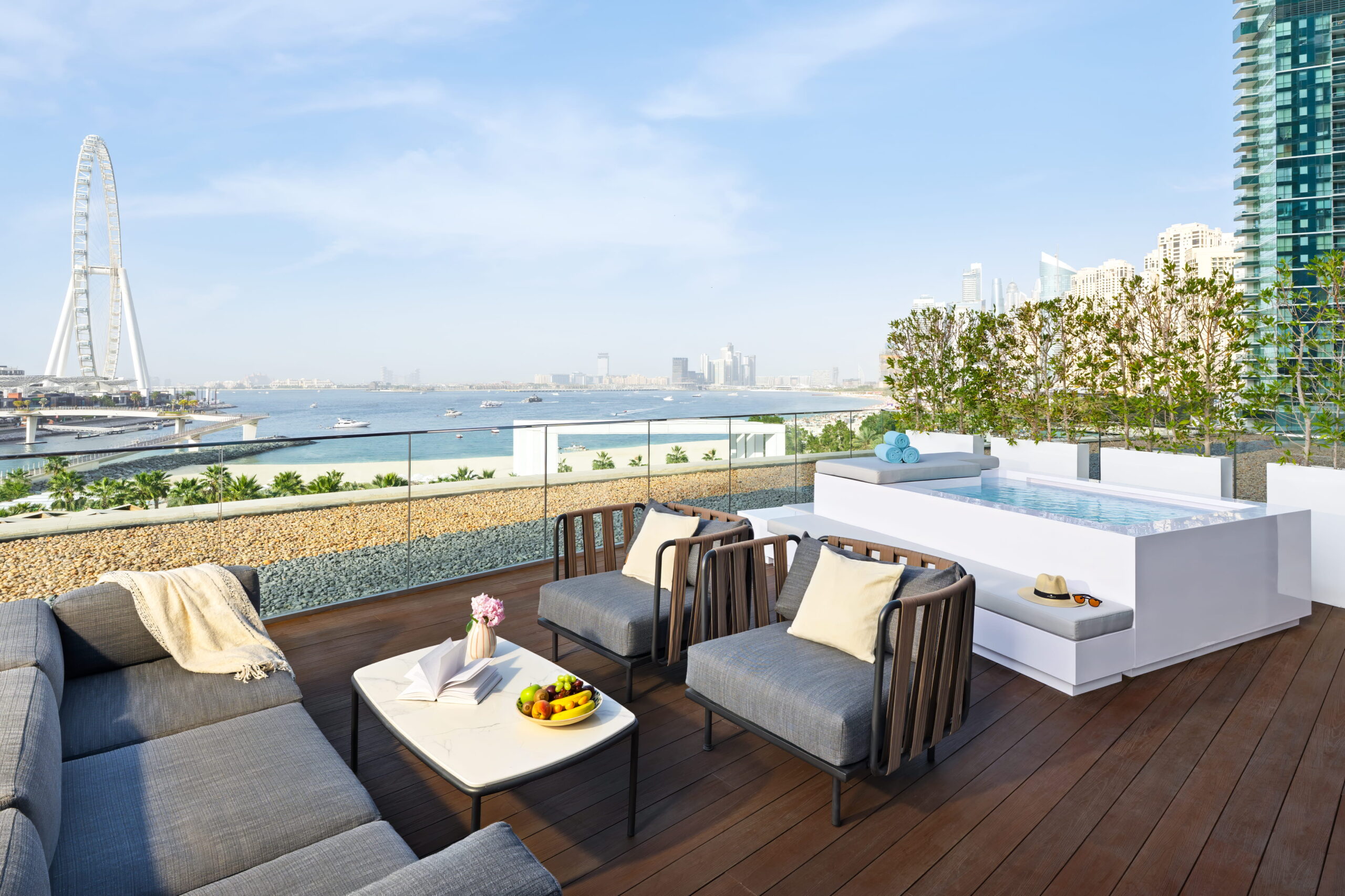 Jacuzzi Pool Suite
