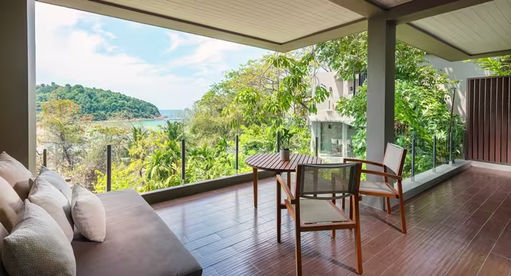 Deluxe Layan Suite