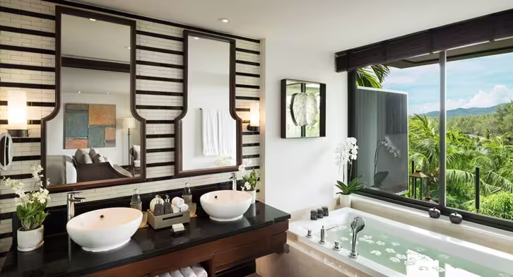 Deluxe Layan Suite
