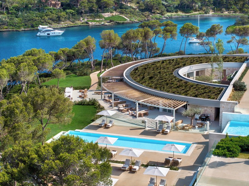 Ikos Porto Petro