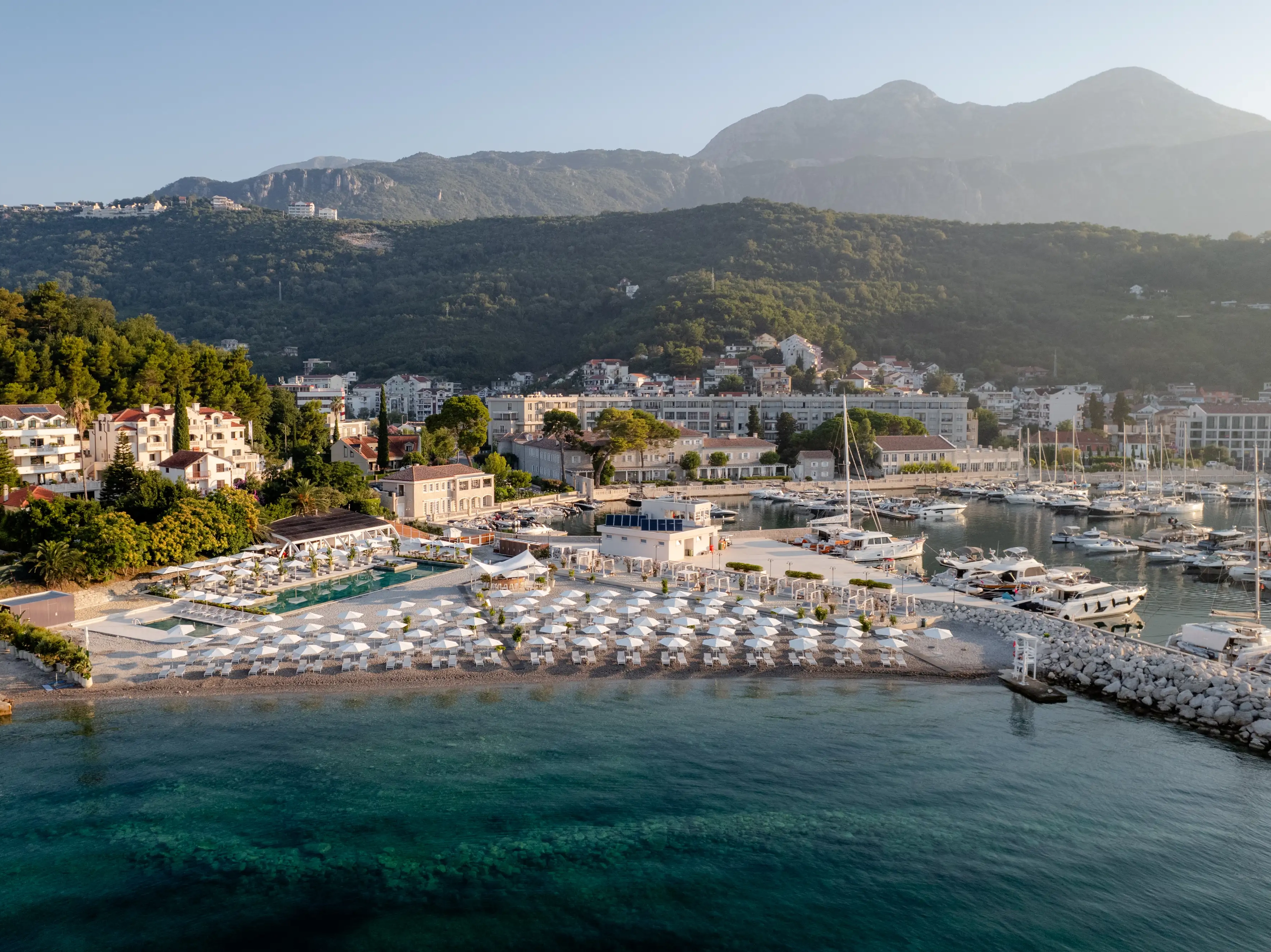 Lazure Hotel & Marina