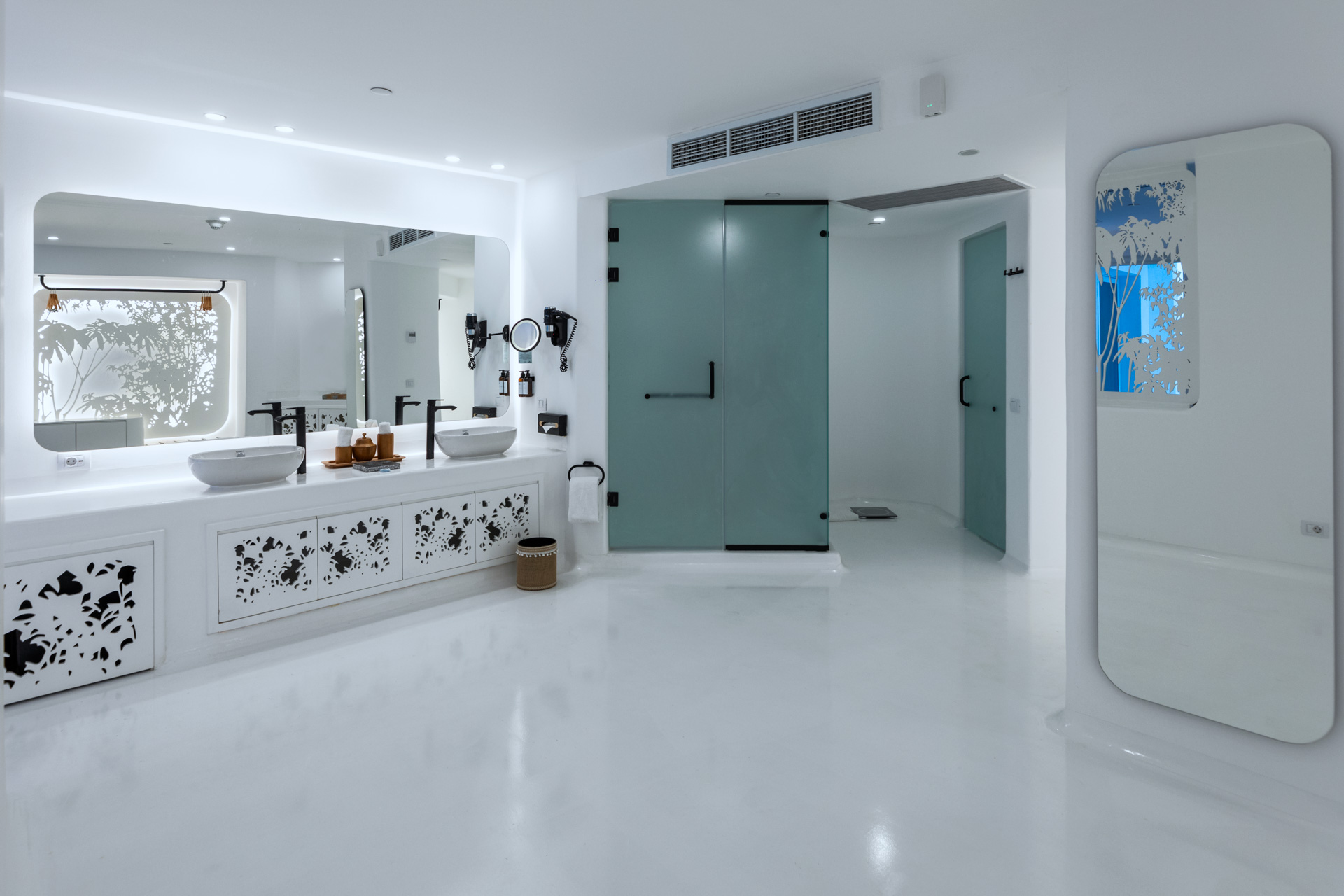 Hall of Fame Pool Suite