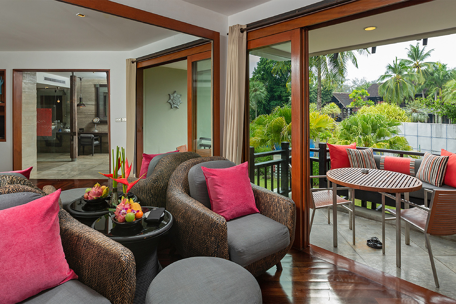 Pearl Bed Suite